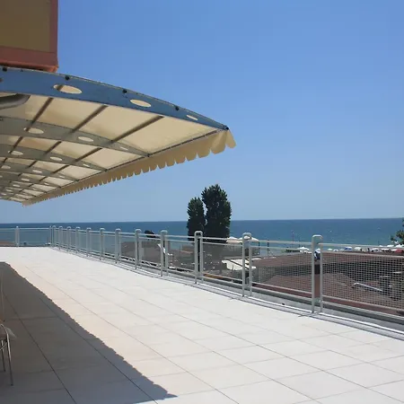 Hotel Largo 2*